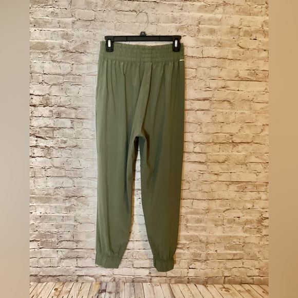 Vuori green Villa jogger pants - Picture 6 of 7